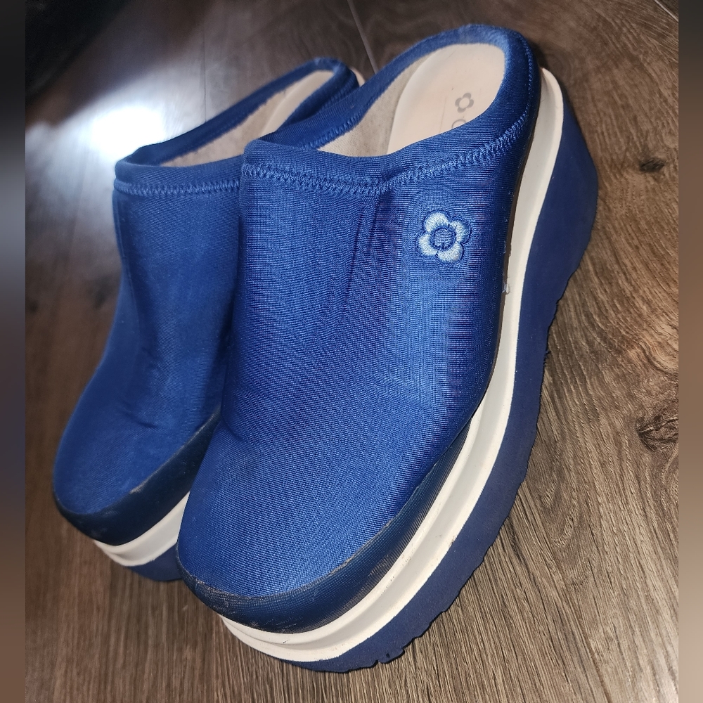 Vintage platform slip ons
